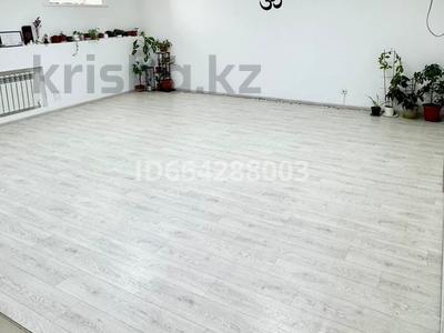 Свободное назначение, офисы, магазины и бутики, салоны красоты · 55 м² за 230 000 ₸ в Уральске, мкр 4