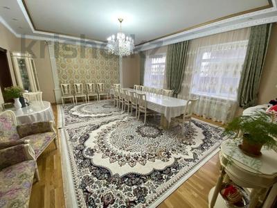 Жеке үй • 5 бөлмелер • 335 м² • 10 сот., мкр Нурсая-3, 14-я улица 36, бағасы: 90 млн 〒 в Атырау, мкр Нурсая-3