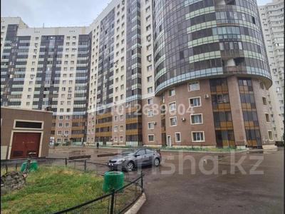 1-бөлмелі пәтер · 42 м² · 1/20 қабат, Шамши Калдаяков 11 — срочно продается 1 ком квартира в центре города напротив национального музей 1 этаж вариант можно под бизнес, бағасы: 26 млн ₸ в Астане, Сарайшык р-н