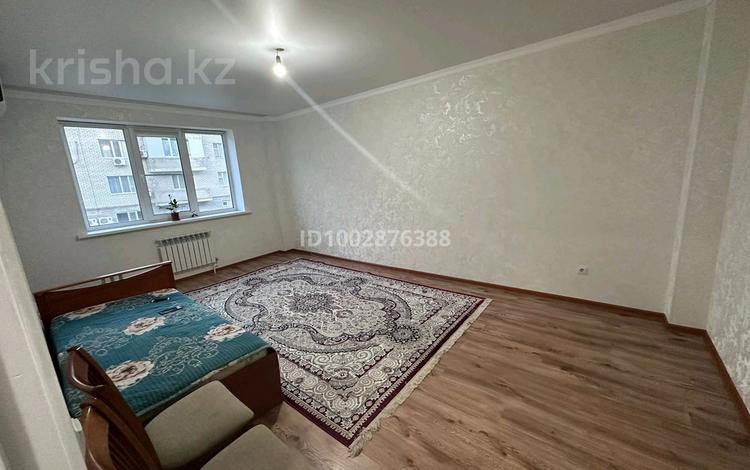 2-бөлмелі пәтер · 63 м² · 2/5 қабат, мкр Береке, Мкр.Береке 8, бағасы: 22 млн ₸ в Атырау — фото 2