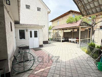 Отдельный дом · 7 комнат · 240 м² · 6 сот., Жанкоразова — В квадрате улиц Абая - Ташкентская - Айтиева - Петрова за 100 млн ₸ в Таразе