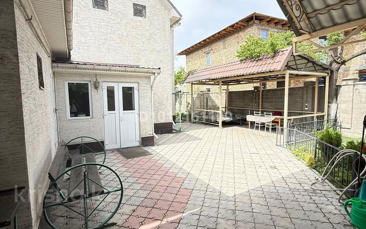 Отдельный дом · 7 комнат · 240 м² · 6 сот., Жанкоразова — В квадрате улиц Абая - Ташкентская - Айтиева - Петрова за 100 млн 〒 в Таразе — фото 2