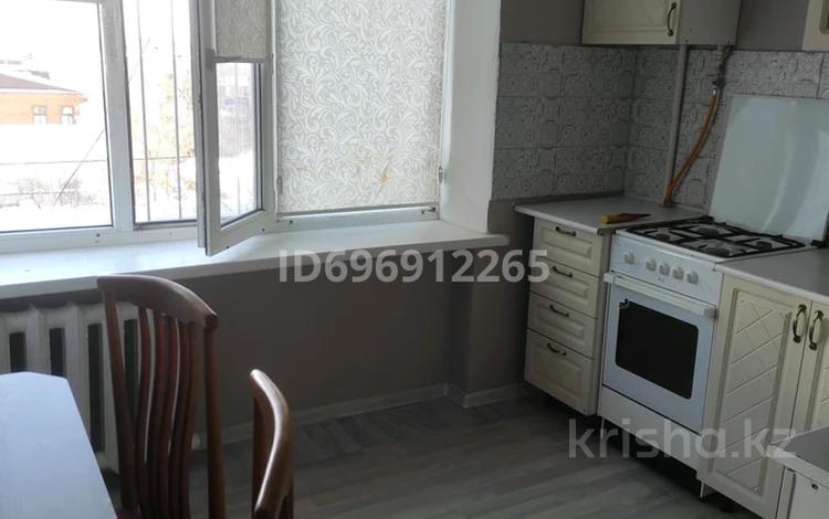 2-бөлмелі пәтер, 50 м², 3/5 қабат, Старый город, Шернияза 25 — Акация, муз колледж, центральный рынок, 22 школа, мед колледж, бағасы: 13.3 млн 〒 в Актобе, Старый город — фото 2