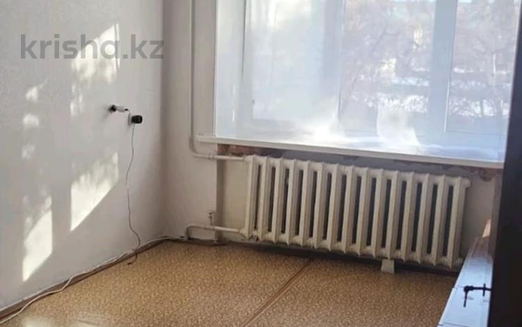 2-комнатная квартира · 42 м² · 2/5 этаж, жабаева — продам 2к в районе кафе мороженого за 14.9 млн 〒 в Петропавловске — фото 2