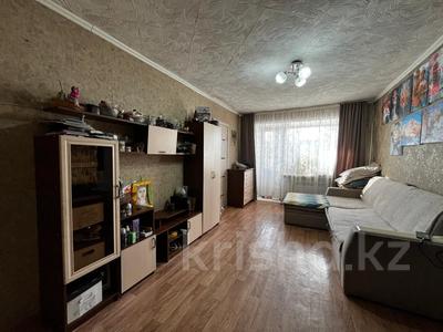 3-бөлмелі пәтер · 43 м² · 3/5 қабат, Майкудук, 12й микрорайон, бағасы: 11 млн ₸ в Караганде, Алихана Бокейханова р-н