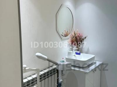 Салоны красоты, медцентры и аптеки, кабинеты и рабочие места, студии · 10 м² за 130 000 〒 в Шымкенте, Туран р-н