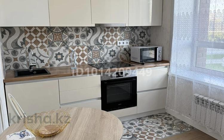 1-комнатная квартира · 37 м² · 7/9 этаж, Туран 46Б/2 за 240 000 ₸ в Астане, Нура р-н — фото 2