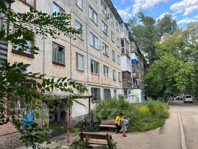 4-комнатная квартира · 67 м² · 4/5 этаж, 6 микрорайон 33 — Центральный рынок, магазин Нура за 8 млн 〒 в Темиртау