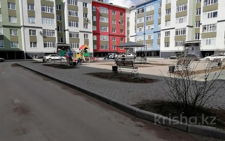 2-бөлмелі пәтер · 67 м² · 2/5 қабат, Алтын орда ш/а., бағасы: 17.5 млн ₸ в Актобе, мкр. Алтын орда — фото 2
