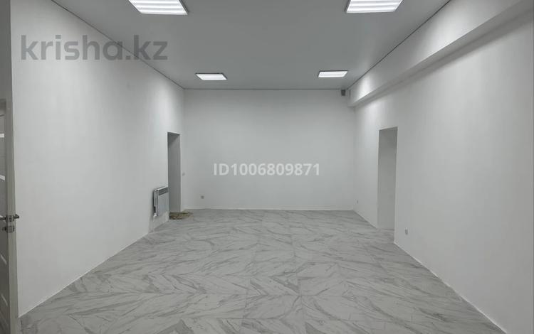 Свободное назначение, офисы, магазины и бутики, склады, салоны красоты, фитнес и спорт, медцентры и аптеки, образование, развлечения, конференц-залы, кабинеты и рабочие места, студии · 120 м² за 450 000 〒 в Актобе, мкр. Алтын орда — фото 2