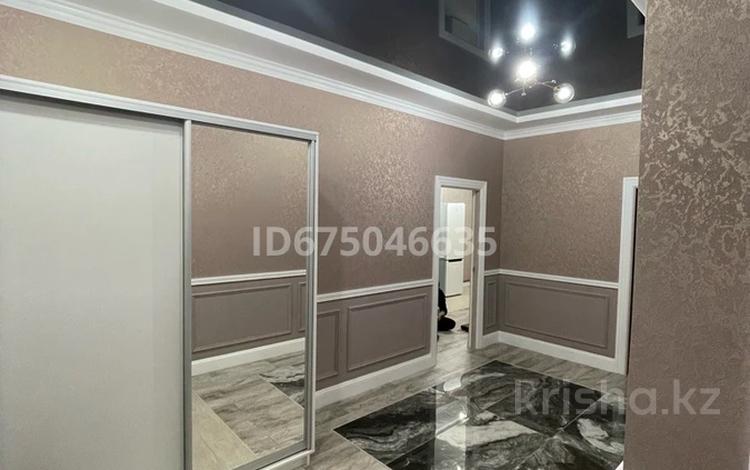 2-бөлмелі пәтер · 85 м² · 10/10 қабат, Кулманова 35, бағасы: 20 000 〒 в Атырау — фото 2