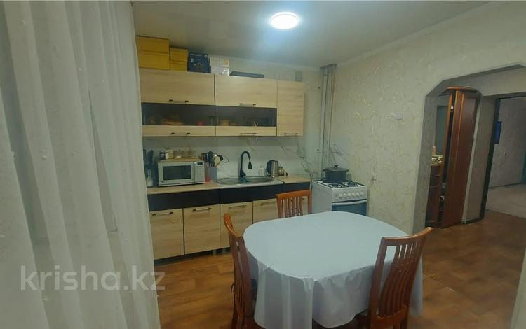 3-комнатная квартира · 65 м² · 3/5 этаж, Майкудук, мкр Восток-3 8 за 18.5 млн ₸ в Караганде, Алихана Бокейханова р-н — фото 2