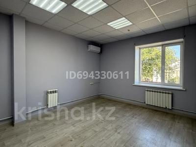 Офисы, образование, кабинеты и рабочие места, студии · 45 м² за 130 000 〒 в Уральске