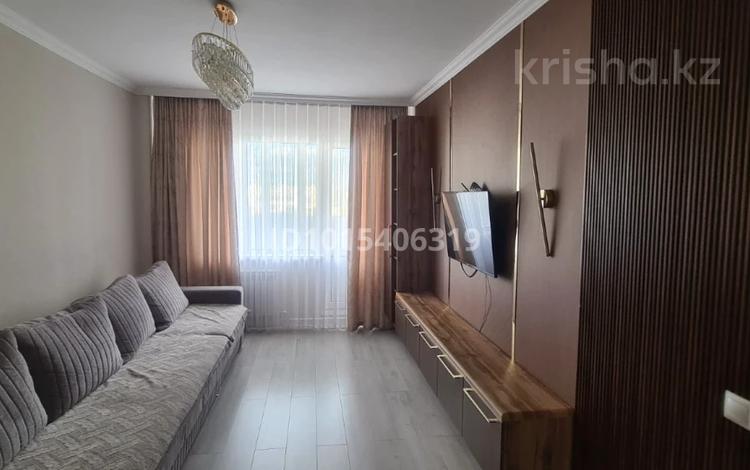 2-комнатная квартира · 64 м² · 8/16 этаж, мкр Юго-Восток, Шахтеров за 300 000 ₸ в Караганде, Казыбек би р-н — фото 2