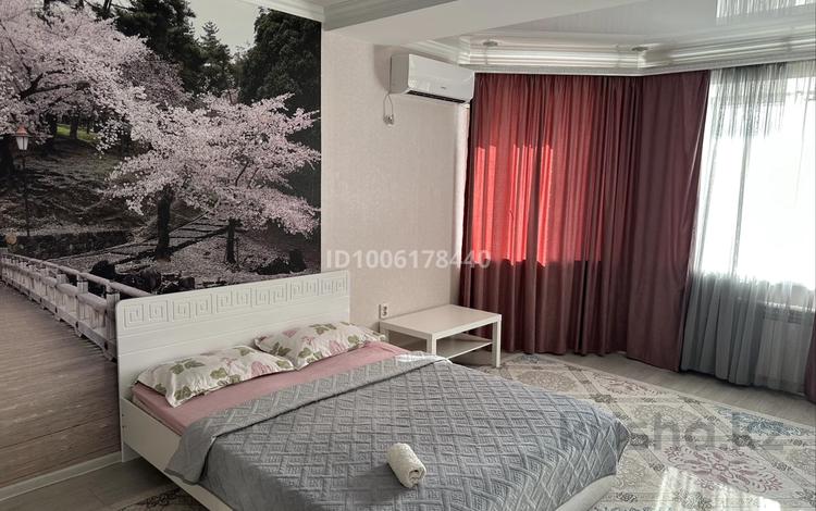 2-бөлмелі пәтер · 90 м² · 3/5 қабат, мкр. Алтын орда 9/3 — Жк нектар, бағасы: 2 000 〒 в Актобе — фото 2