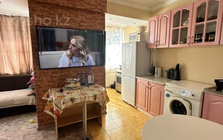 1-комнатная квартира · 36 м² · 3/9 этаж, Ержанова за 130 000 ₸ в Караганде, Казыбек би р-н — фото 2