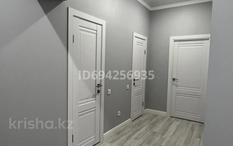 1-комнатная квартира · 58.3 м² · 1/5 этаж, мкр Северо-Восток 19/2 за 22.7 млн 〒 в Уральске — фото 2