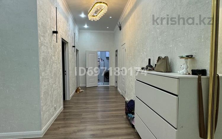 3-комнатная квартира · 117 м² · 9/9 этаж, 16-й мкр 14 — Трк Актау за 47 млн ₸ — фото 2