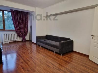 3-бөлмелі пәтер, 85 м², 3/5 қабат ай сайын, Жандосова 84, бағасы: 350 000 〒 в Алматы, Бостандыкский р-н