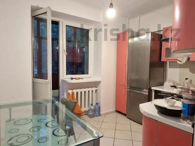 3-бөлмелі пәтер, 85 м², 3/5 қабат ай сайын, Жандосова 84, бағасы: 350 000 〒 в Алматы, Бостандыкский р-н