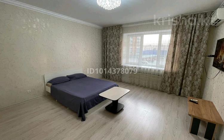 2-бөлмелі пәтер · 65 м² · 2/5 қабат, Жилгородок ш/а. 115, бағасы: 2 000 ₸ в Актобе, мкр Жилгородок — фото 2