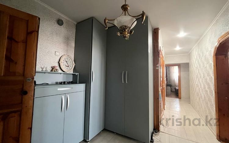 4-комнатная квартира · 75.5 м² · 12/12 этаж, 15 микрорайон 20 за 26 млн ₸ в Семее — фото 11