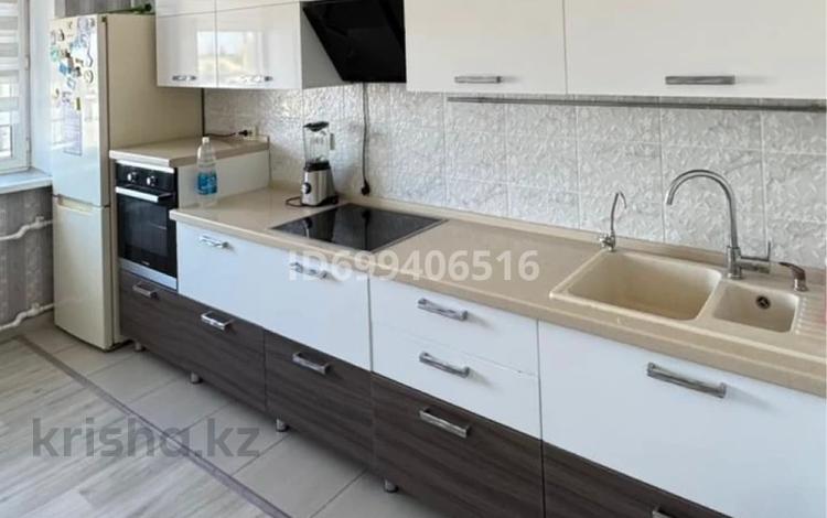 4-бөлмелі пәтер · 84.4 м² · 2/3 қабат, Тусупбекова 19 — 91 квартал, бағасы: 26 млн ₸ в Жезказгане — фото 16