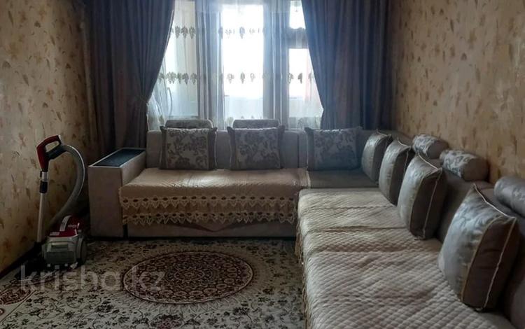 3-комнатная квартира, 80 м², 5/5 этаж помесячно, 8мкр 7 за 160 000 〒 в Шымкенте, Аль-Фарабийский р-н — фото 2
