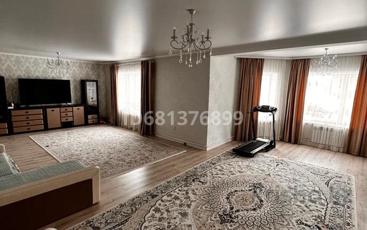 Отдельный дом · 7 комнат · 270 м² · 18 сот., Дружбы народов 20 — Молдагуловой за 87 млн 〒 в Куленовке — фото 2