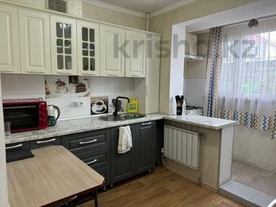 1-бөлмелі пәтер, 30 м², 1/5 қабат, мкр Коккайнар, Аркалык, бағасы: 18.5 млн 〒 в Алматы, Алатауский р-н