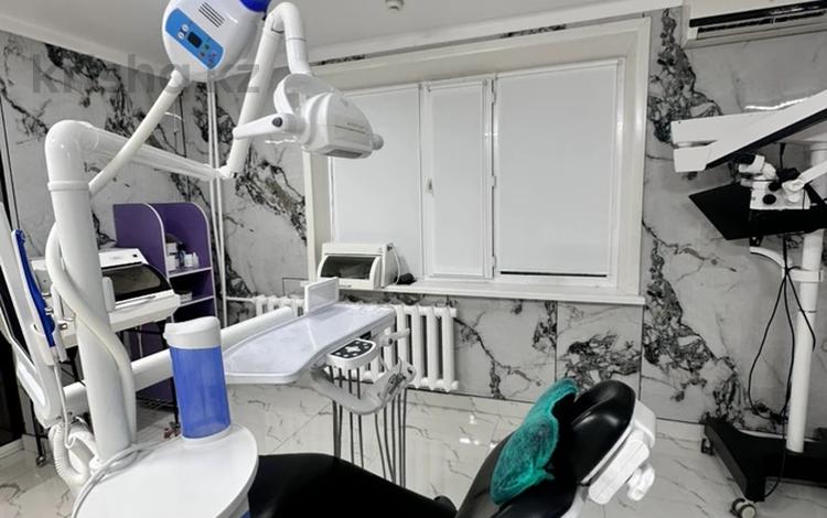 Свободное назначение, офисы, магазины и бутики, салоны красоты, медцентры и аптеки, кабинеты и рабочие места · 80 м² за 2 млн 〒 в Караганде, Казыбек би р-н — фото 2