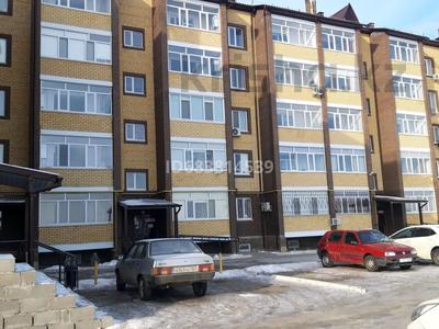 2-комнатная квартира, 80 м², 3/5 этаж помесячно, мкр Жана Орда, Алаш 4 — Ресторан Самал за 180 000 〒 в Уральске, мкр Жана Орда