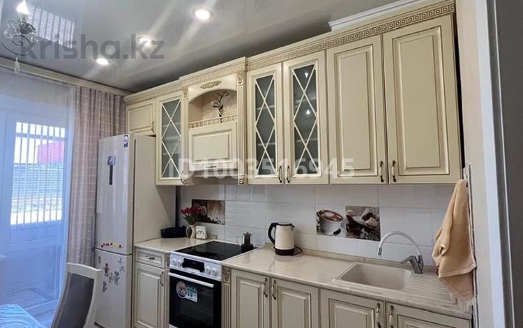 3-комнатная квартира · 80 м² · 1/9 этаж, мкр Юго-Восток, Мкр Шапагат 9 — Сзади Строймарта за 40 млн ₸ в Караганде, Казыбек би р-н — фото 2