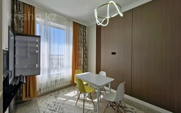 2-комнатная квартира · 72 м² · 10/16 этаж, Кабанбай батыр 63 за 550 000 ₸ в Астане, Есильский р-н — фото 2