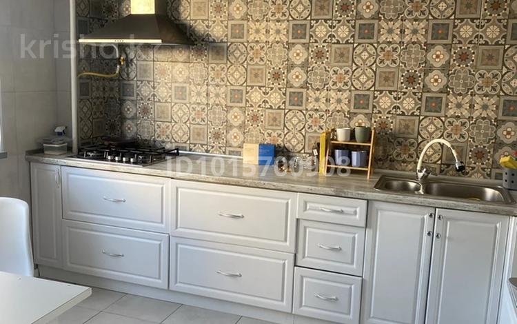 3-бөлмелі пәтер · 78 м² · 2/9 қабат, 33-ш/а. 20 — НИШ, бағасы: 180 000 ₸ в Актау, 33-й мкр — фото 2