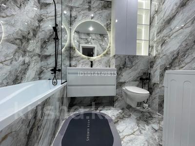 2-комнатная квартира · 80 м² · 8/9 этаж, мкр Старый Аэропорт, Жуманиязова 120 за 25 000 ₸ в Уральске