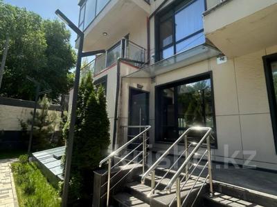 7-бөлмелі пәтер · 170 м² · 1/3 қабат, Жамакаева, бағасы: 170 млн ₸ в Алматы, Медеуский р-н