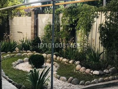 Отдельный дом · 8 комнат · 370 м² · 8 сот., мкр Горный Гигант за 2.5 млн 〒 в Алматы, Медеуский р-н