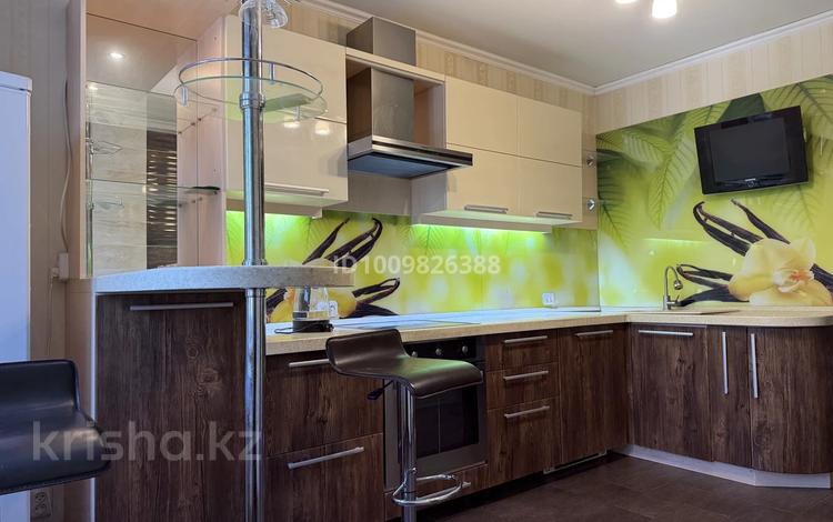 3-комнатная квартира · 63 м² · 3/10 этаж, мкр Юго-Восток, Строителей 5 за 220 000 ₸ в Караганде, Казыбек би р-н — фото 2