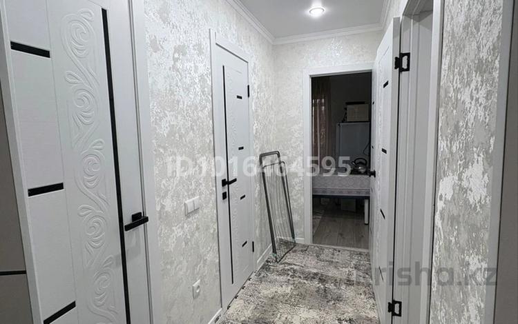 1-комнатная квартира · 36.5 м² · 5/5 этаж, мкр Кунаева, Қонаев ш/а. 21 — Школа 44 за 14 млн ₸ в Уральске — фото 2