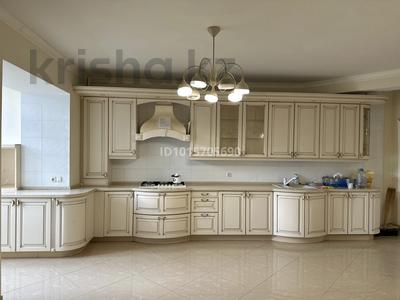 3-бөлмелі пәтер · 163 м² · 2/8 қабат, 1 ш/а, Абая 8а, бағасы: 52 млн ₸ в Актобе, мкр 5