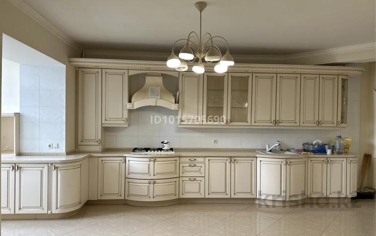 3-бөлмелі пәтер · 163 м² · 2/8 қабат, 1 ш/а, Абая 8а, бағасы: 52 млн ₸ в Актобе, мкр 5 — фото 2
