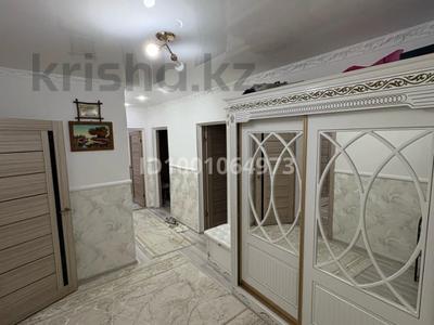 Продажа квартир в Атырауской обл.: 4-комнатная квартира · 112.6 м² · 1/2 этаж, Бұхар Жырау көшесі (4 мкр) 2 — ЦОН за 25 млн 〒 4-комнатная квартира · 112.6 м² · 1/2 этаж, Бұхар Жырау көшесі (4 мкр) 2 — ЦОН за 25 млн 〒 в Кульсары