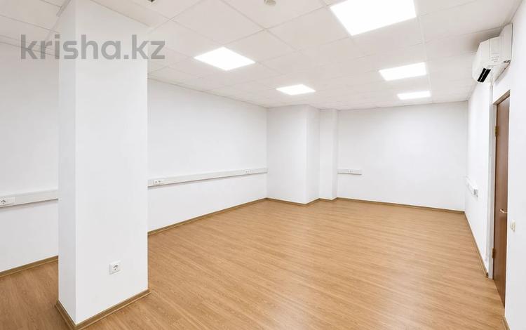 Офисы, образование, кабинеты и рабочие места · 31 м² за 204 600 ₸ в Астане, Есильский р-н — фото 2