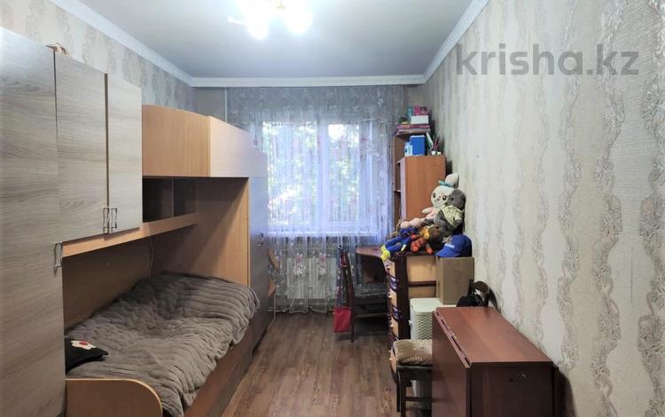 2-комнатная квартира, 45 м², 3/5 этаж, Пришахтинск, 23й микрорайон за 12.5 млн 〒 в Караганде, Алихана Бокейханова р-н — фото 4