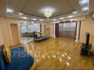 2-бөлмелі пәтер, 80 м², 5/9 қабат тәулігіне, Муканова 1а, бағасы: 15 000 〒 в Атырау, мкр Жилгородок