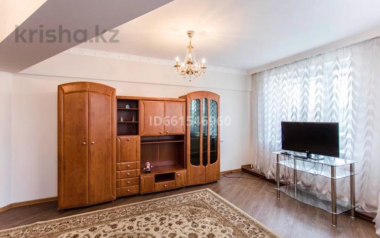 3-комнатная квартира, 120 м², 2/4 этаж помесячно, Джандосова 162 а — Берегового за 395 000 〒 в Каскелене — фото 2