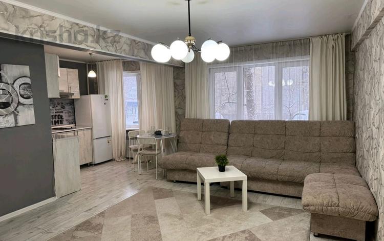 2-комнатная квартира · 45 м² · 1/5 этаж, Назарбаева 25/1 за 18 000 ₸ в Усть-Каменогорске, Ульбинский — фото 2