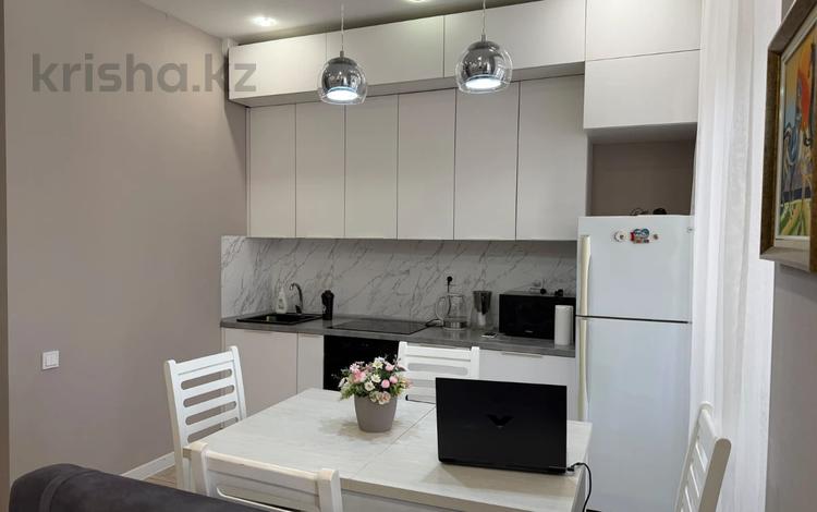 2-комнатная квартира · 45 м² · 9/10 этаж, мкр Юго-Восток, микрорайон Байкена Ашимова за 25 млн ₸ в Караганде, Казыбек би р-н — фото 2