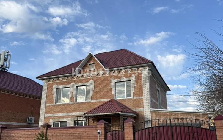Отдельный дом · 3 комнаты · 246 м² · 4 сот., Правдухина 2/6 — Лазурная за 800 000 ₸ в Уральске — фото 2